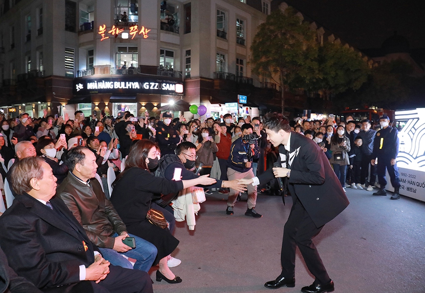 Con đường văn hóa hữu nghị Việt – Hàn: Điểm hẹn của giới trẻ ở Hà Nội - Ảnh 5.