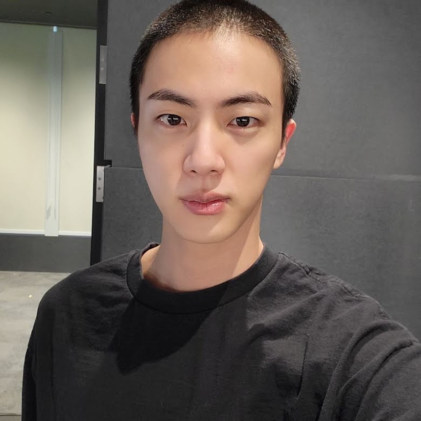 Jin BTS gửi lời chào tạm biệt ARMY để lên đường nhập ngũ - Ảnh 1.