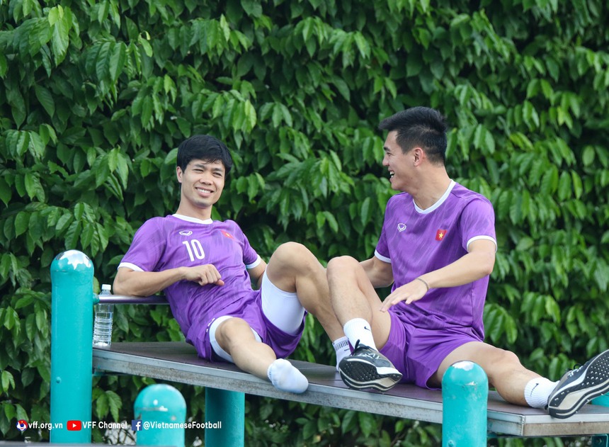 Bản tin bóng đá Việt Nam ngày 13/12: Tuyển Việt Nam triệu tập bổ sung Công Phượng - Ảnh 1.