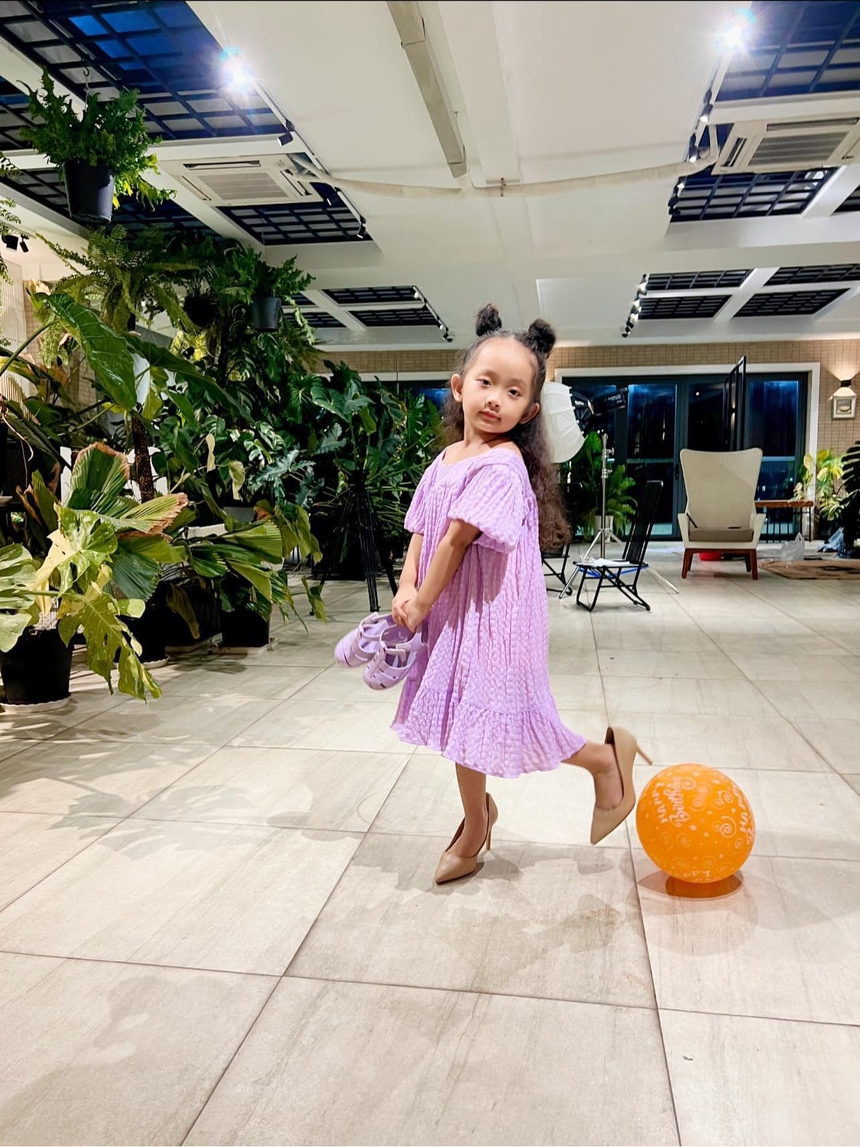 Nhận 10 cây vàng và mâm tiền mặt trong lễ cưới, Khánh Thi - Phan Hiển giàu cỡ nào?  - Ảnh 8.