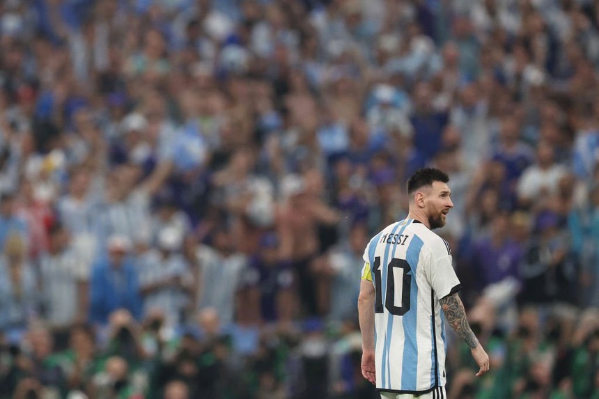 Messi vỡ òa hạnh phúc khi giúp Argentina vào chung kết World Cup 2022 - Ảnh 9. Messi vỡ òa hạnh phúc khi giúp Argentina vào chung kết World Cup 2022 - Ảnh 9.