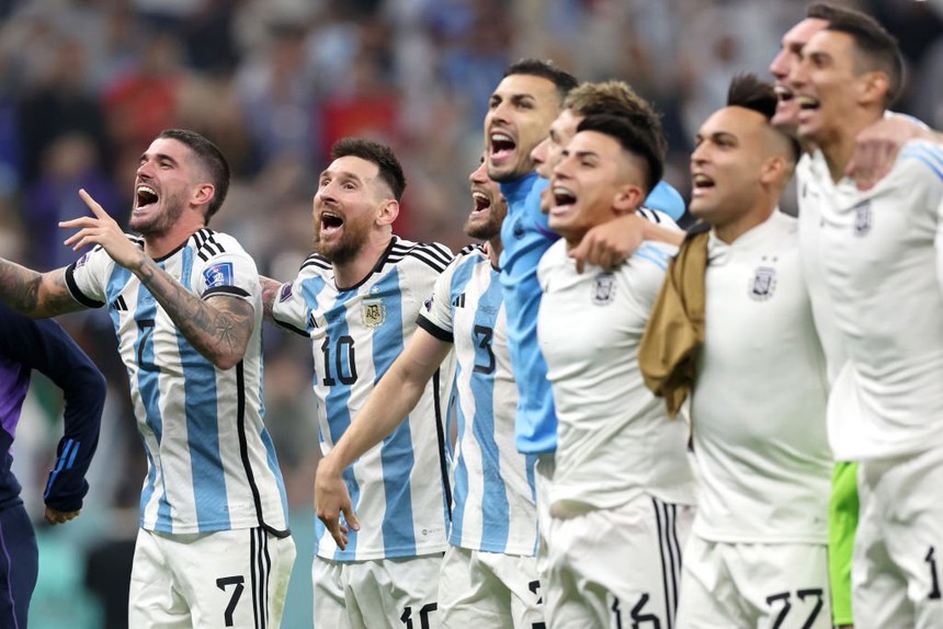 Messi vỡ òa hạnh phúc khi giúp Argentina vào chung kết World Cup 2022 - Ảnh 6. Messi vỡ òa hạnh phúc khi giúp Argentina vào chung kết World Cup 2022 - Ảnh 6.