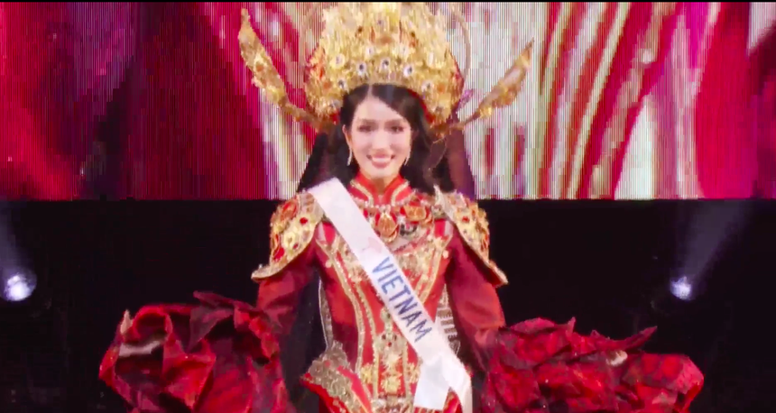 Á hậu Phương Anh toả sáng trong phần thi Trang phục dân tộc ở Chung kết Hoa hậu Quốc tế 2022  - Ảnh 3.