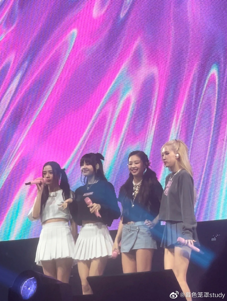 Choáng váng với loạt đồ hiệu của Blackpink trong đêm diễn tại Paris - Ảnh 1.