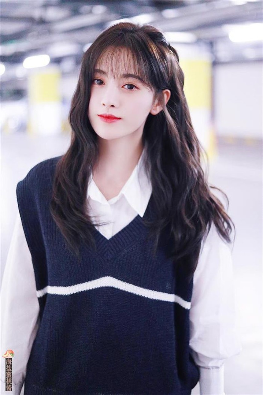 Mỹ nhân bị tố ‘giả tạo’ vì đá xéo Cúc Tịnh Y lẫn đàn anh, được dự đoán thay thế Triệu Lộ Tư trên màn ảnh - Ảnh 5. Mỹ nhân bị tố ‘giả tạo’ vì đá xéo Cúc Tịnh Y lẫn đàn anh, được dự đoán thay thế Triệu Lộ Tư trên màn ảnh - Ảnh 5.