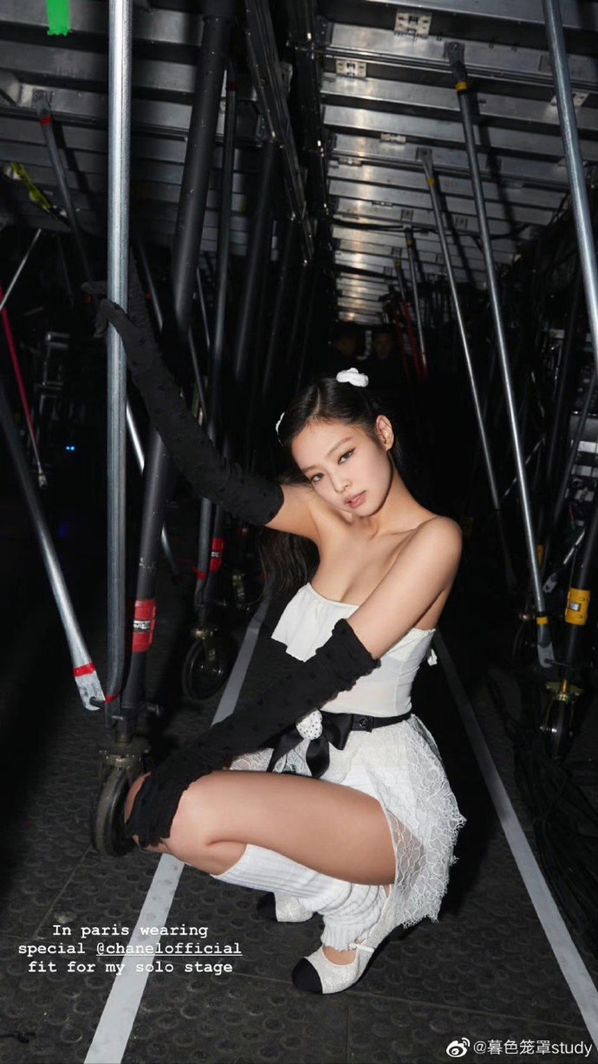 Choáng váng với loạt đồ hiệu của Blackpink trong đêm diễn tại Paris - Ảnh 4.