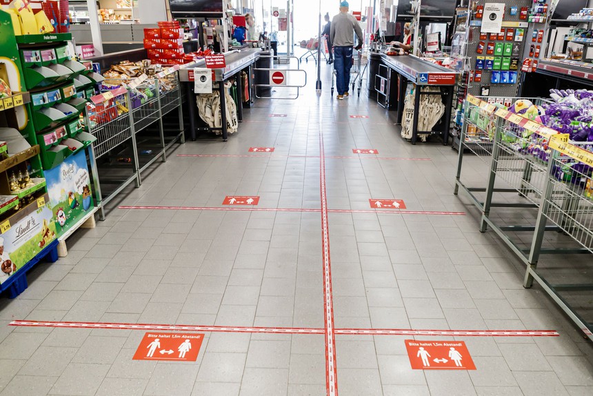 Những đám mây đen che phủ nền kinh tế - Ảnh 2.