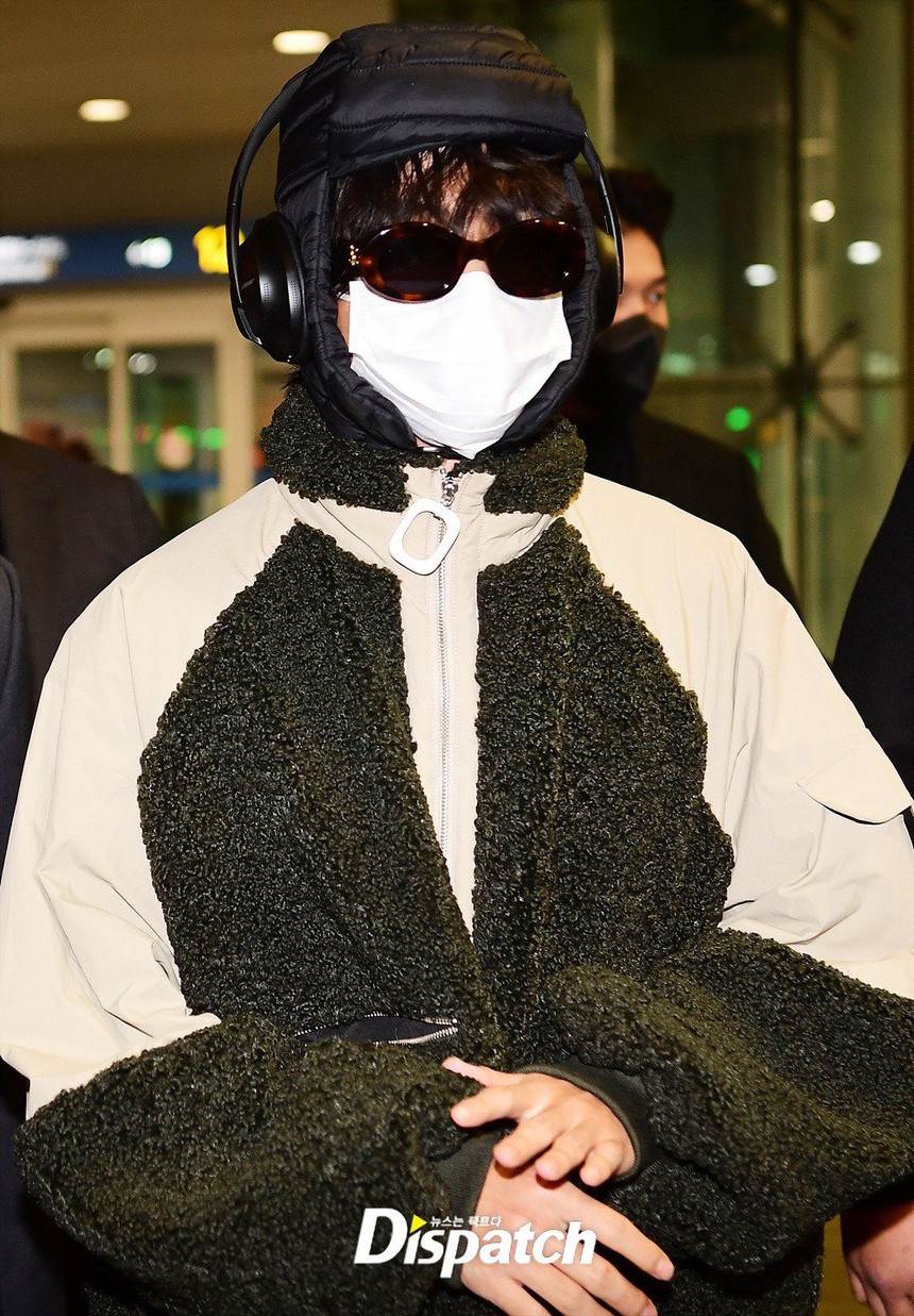 V BTS vội vã trở về Hàn Quốc để tiễn Jin lên đường nhập ngũ - Ảnh 2. V BTS vội vã trở về Hàn Quốc để tiễn Jin lên đường nhập ngũ - Ảnh 2.