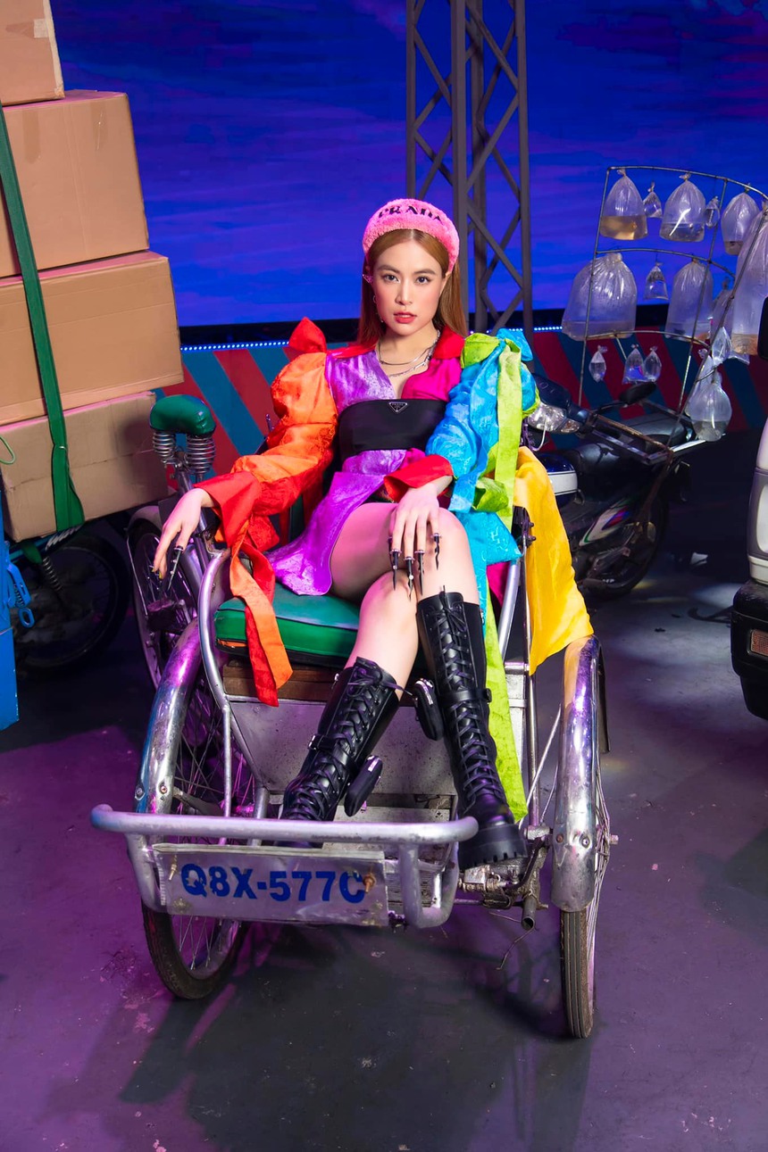 MV mới của Hoàng Thùy Linh ra mắt với thành tích "chậm mà chắc", khán giả phản ứng thế nào? - Ảnh 5. MV mới của Hoàng Thùy Linh ra mắt với thành tích "chậm mà chắc", khán giả phản ứng thế nào? - Ảnh 5.