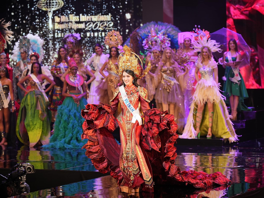 Miss International 2019: 'Tôi thật sự thấy buồn Phương Anh không vào top 15, cô ấy đã rất cố gắng' - Ảnh 1.