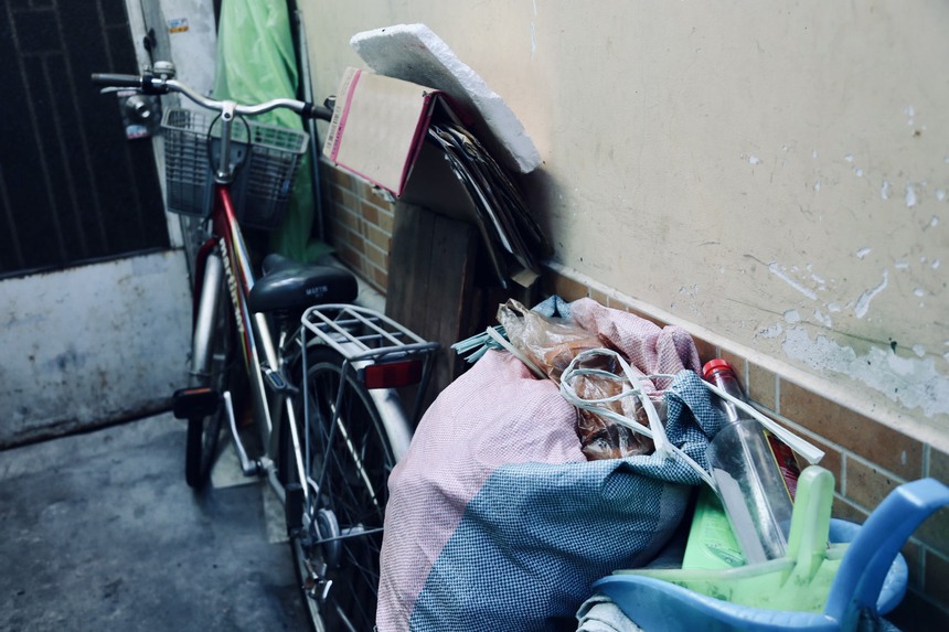 Gặp bà cụ trong clip của TikToker Nờ Ô Nô: “Nếu bà giàu có đã ở nhà rồi, nghèo mới ra xin để có cái ăn” - Ảnh 6.