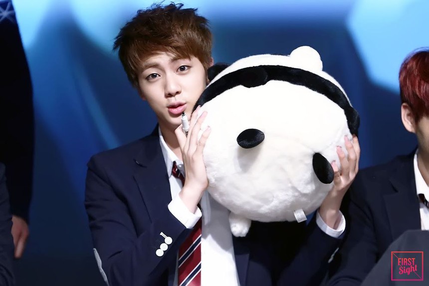 Quá trình trưởng thành của Jin BTS: Từ thực tập sinh thành quân nhân - Ảnh 10. Quá trình trưởng thành của Jin BTS: Từ thực tập sinh thành quân nhân - Ảnh 10.