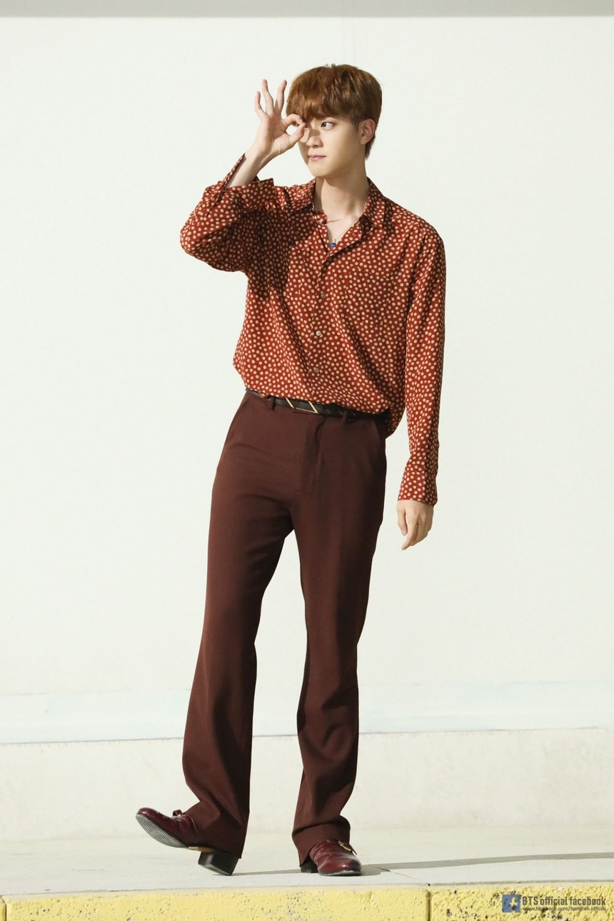 Quá trình trưởng thành của Jin BTS: Từ thực tập sinh thành quân nhân - Ảnh 23. Quá trình trưởng thành của Jin BTS: Từ thực tập sinh thành quân nhân - Ảnh 23.