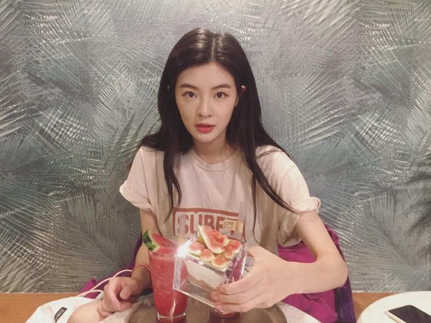 Suzy và dàn mỹ nhân Hàn 'dắt tay' nhau bước sang tuổi 30 năm 2023 - Ảnh 4.