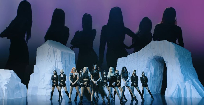 MV mới của Hoàng Thùy Linh ra mắt với thành tích "chậm mà chắc", khán giả phản ứng thế nào? - Ảnh 10. MV mới của Hoàng Thùy Linh ra mắt với thành tích "chậm mà chắc", khán giả phản ứng thế nào? - Ảnh 10.