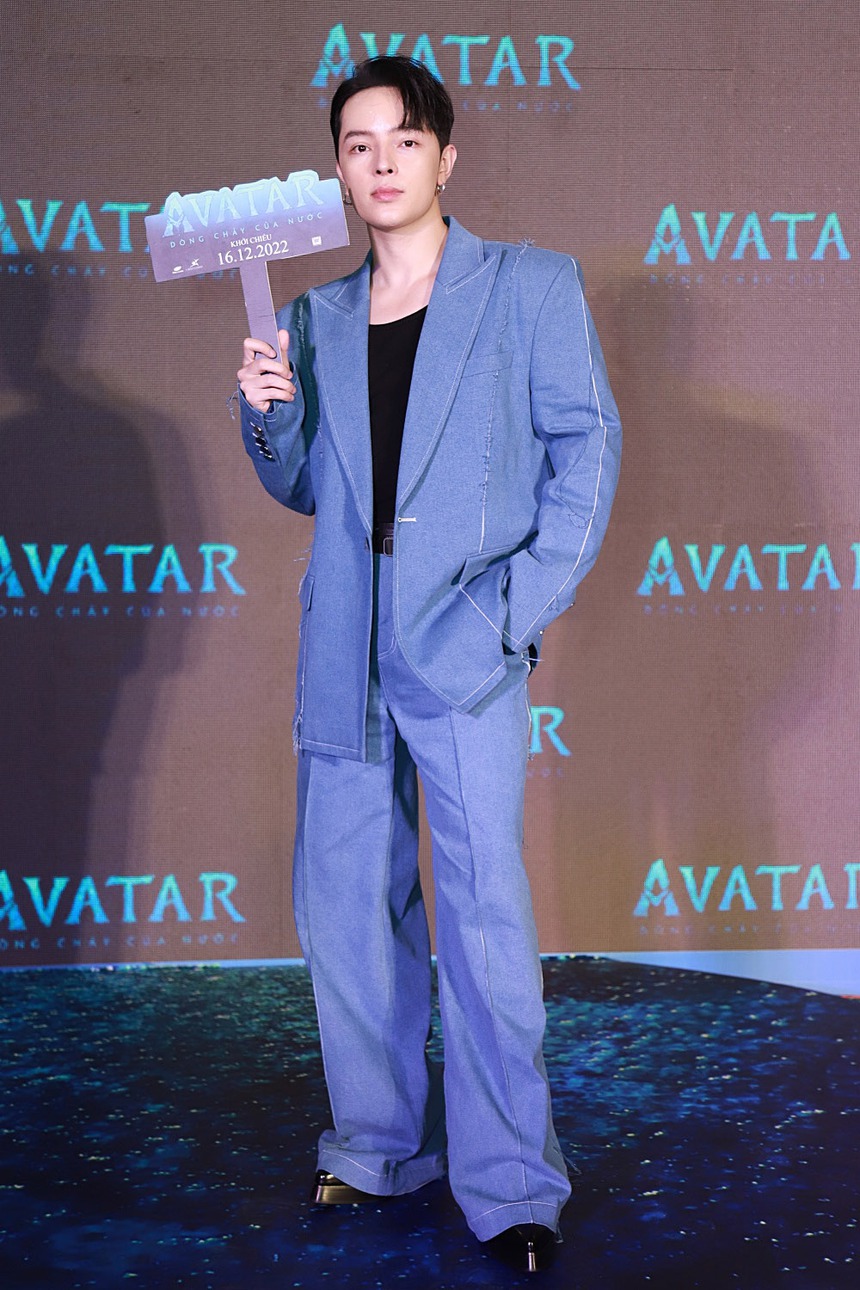 Quỳnh Anh Shyn diện váy nổi bần bật, tay trong tay tình tứ bên bạn trai - Ảnh 8.