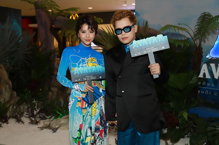 Quỳnh Anh Shyn diện váy nổi bần bật, tay trong tay tình tứ bên bạn trai - Ảnh 2.