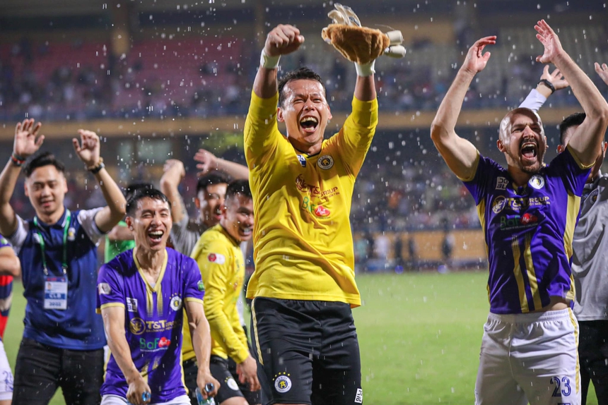 Cựu thủ thành tuyển Việt Nam hội ngộ Anh Đức - Ảnh 1.