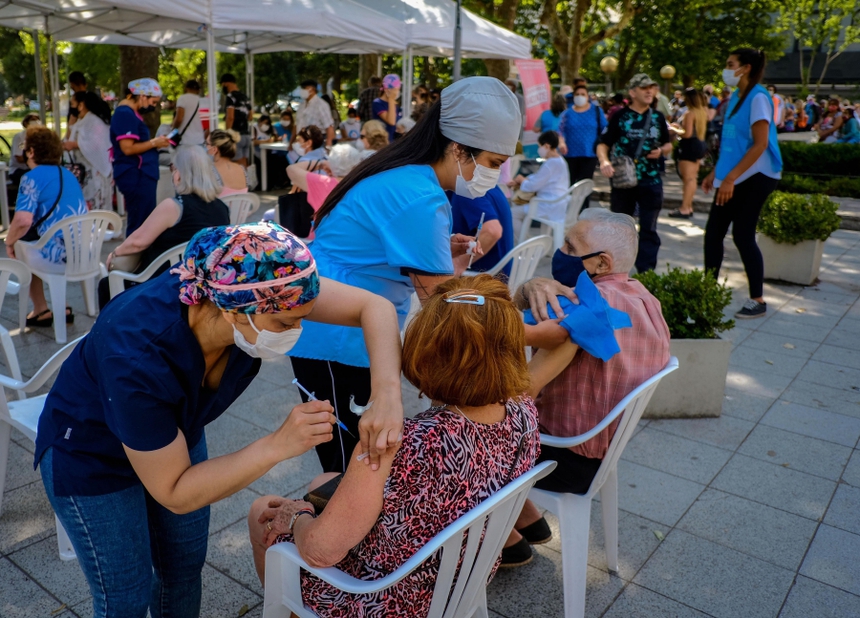 NHÌN LẠI THẾ GIỚI 2022: Ứng phó với nguy cơ “dịch chồng dịch” - Ảnh 2.