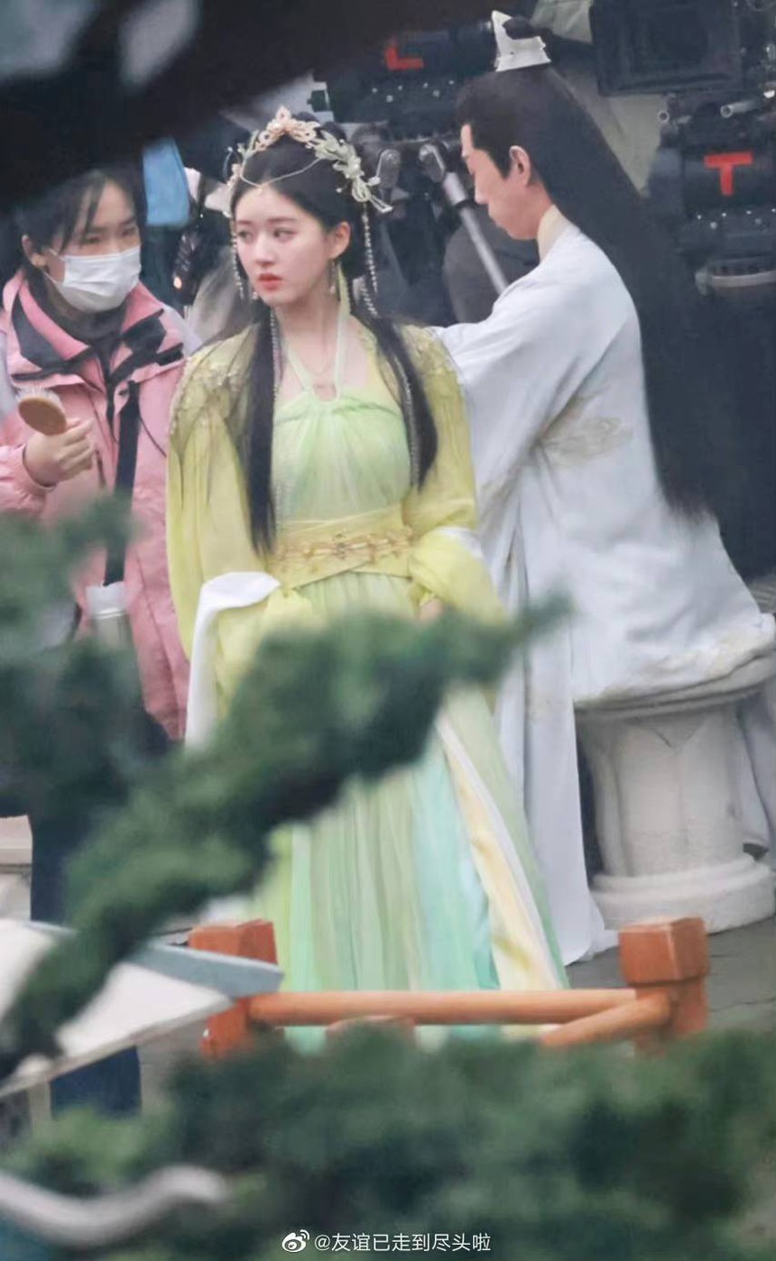 Triệu Lộ Tư - Ngu Thư Hân cùng đóng phim cổ trang mới, ai đẹp hơn ai - Ảnh 3. Triệu Lộ Tư - Ngu Thư Hân cùng đóng phim cổ trang mới, ai đẹp hơn ai - Ảnh 3.