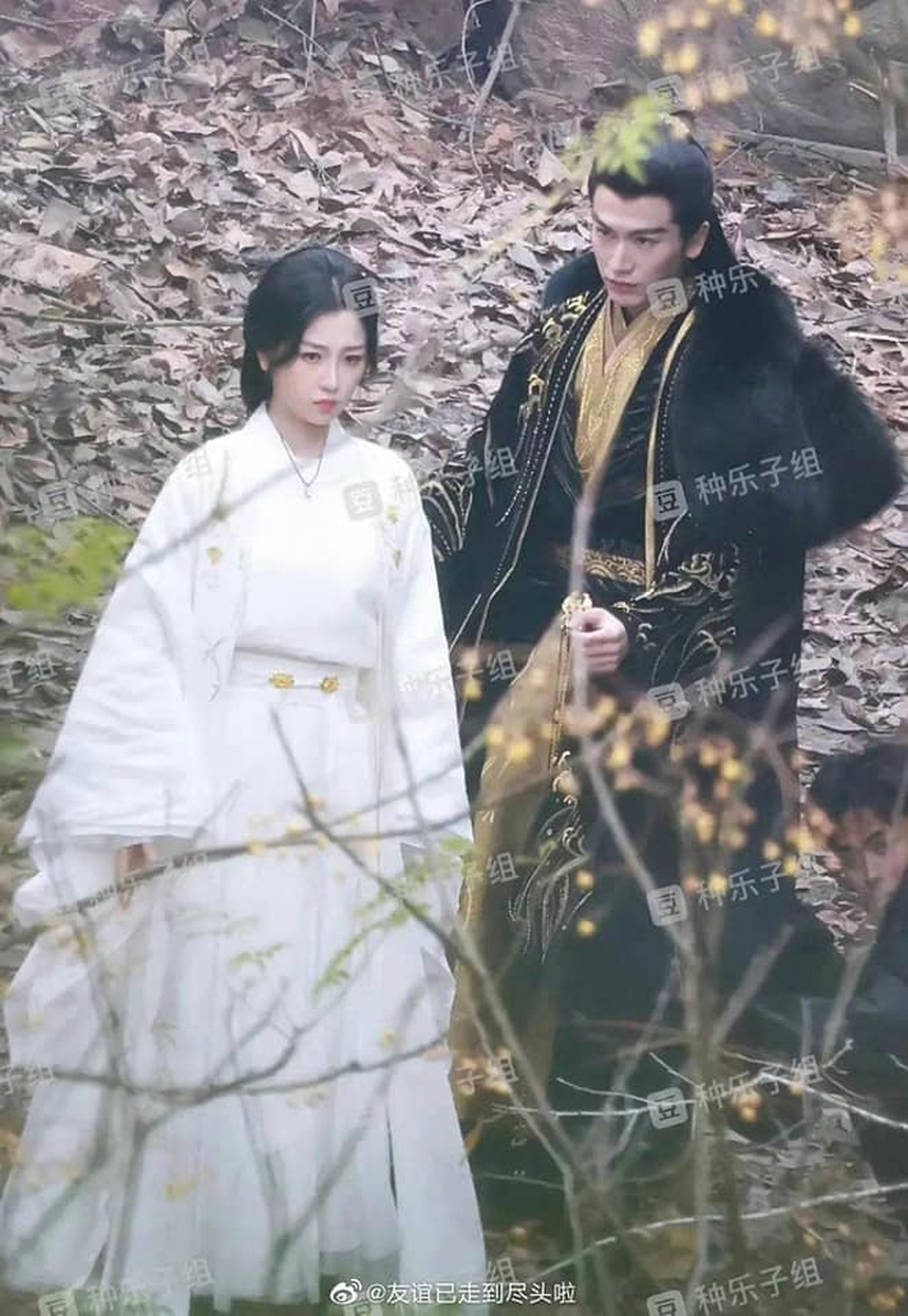 Triệu Lộ Tư - Ngu Thư Hân cùng đóng phim cổ trang mới, ai đẹp hơn ai - Ảnh 7. Triệu Lộ Tư - Ngu Thư Hân cùng đóng phim cổ trang mới, ai đẹp hơn ai - Ảnh 7.