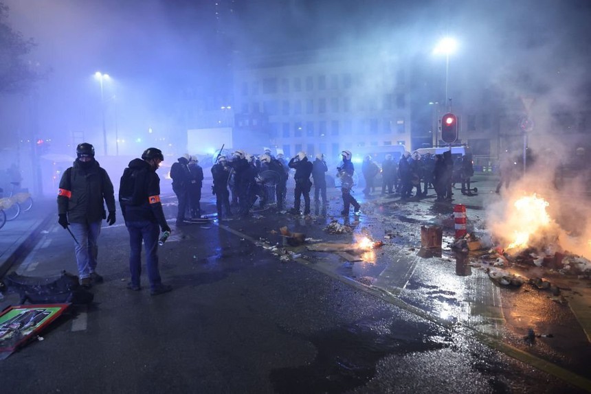 Bạo loạn kinh hoàng sau bán kết Pháp vs Morocco, một CĐV nhí thiệt mạng - Ảnh 5. Ma rốc