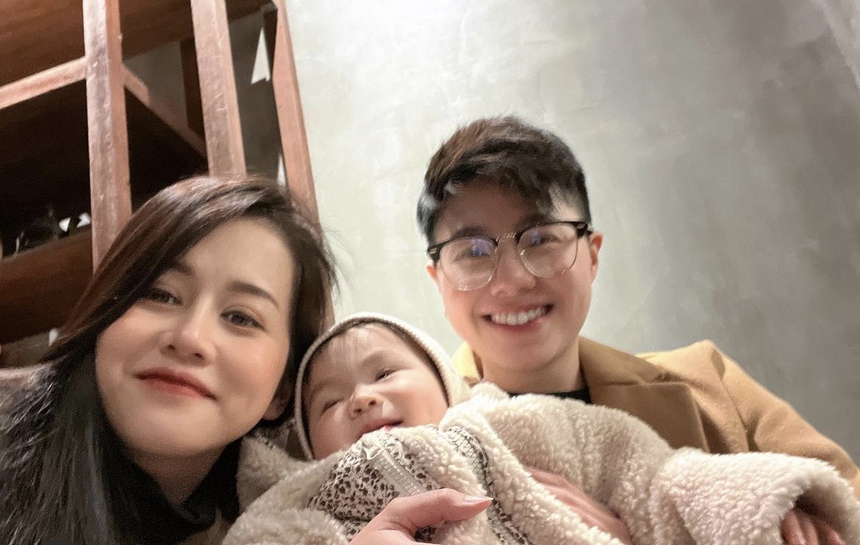 Cuộc sống của 2 gia đình Vbiz: An Nguy sinh con gái ở Mỹ, cặp đôi sao Việt cùng lên chức bố bỉm sữa - Ảnh 10.