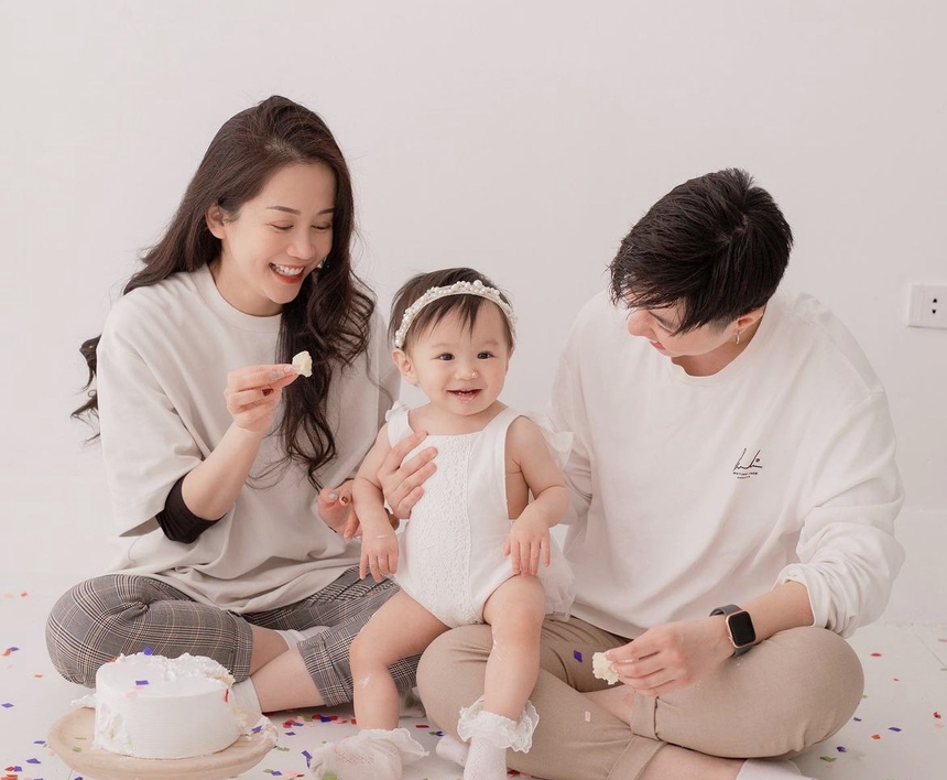 Cuộc sống của 2 gia đình Vbiz: An Nguy sinh con gái ở Mỹ, cặp đôi sao Việt cùng lên chức bố bỉm sữa - Ảnh 8.