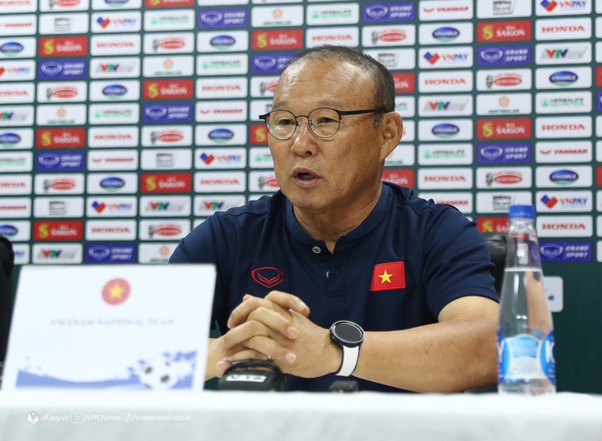 HLV Park Hang Seo chốt danh sách tuyển Việt Nam dự AFF Cup 2022 - Ảnh 1. HLV Park Hang Seo chốt danh sách tuyển Việt Nam dự AFF Cup 2022 - Ảnh 1.
