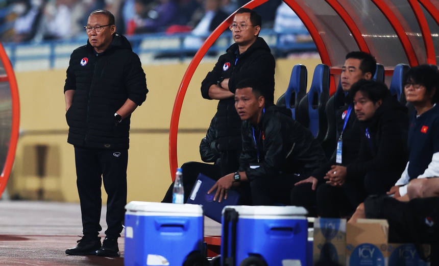 Sự sốt ruột của HLV Park Hang Seo - Ảnh 1. Sự sốt ruột của HLV Park Hang Seo - Ảnh 1.