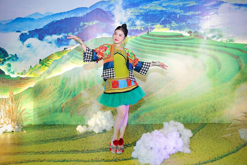 Sao Mai Nguyễn Thu Hằng: Không ngại bị so sánh với Hoàng Thuỳ Linh - Ảnh 1.