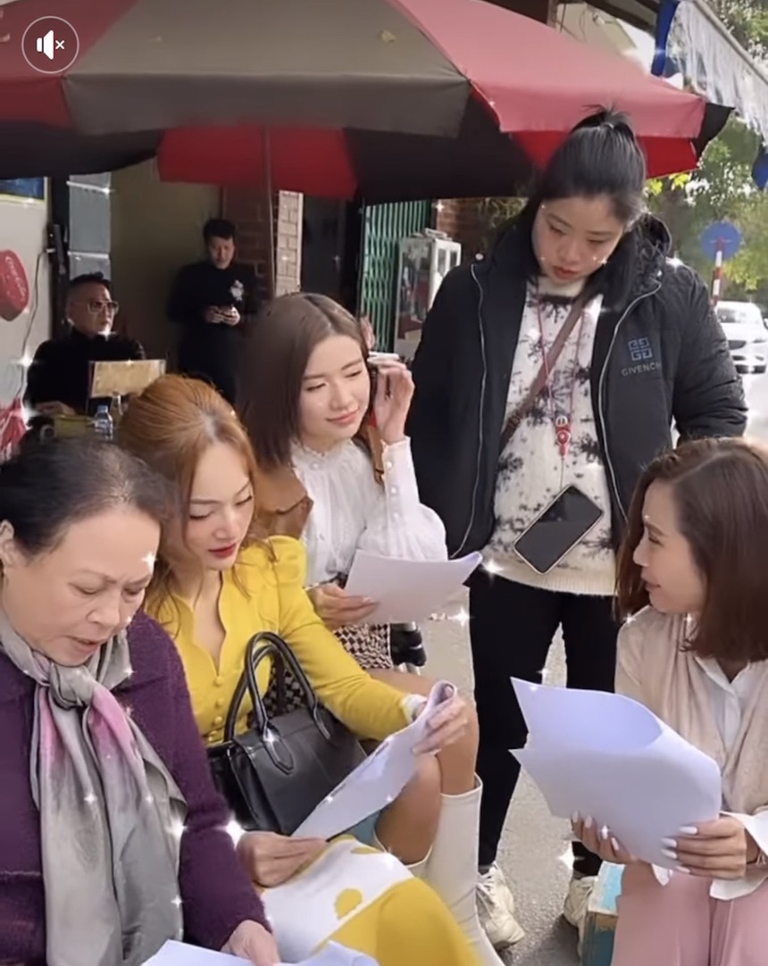 Dàn sao 'Thương ngày nắng về' lộ ảnh đọc kịch bản, quay phần 3 hay gì đây? - Ảnh 2.