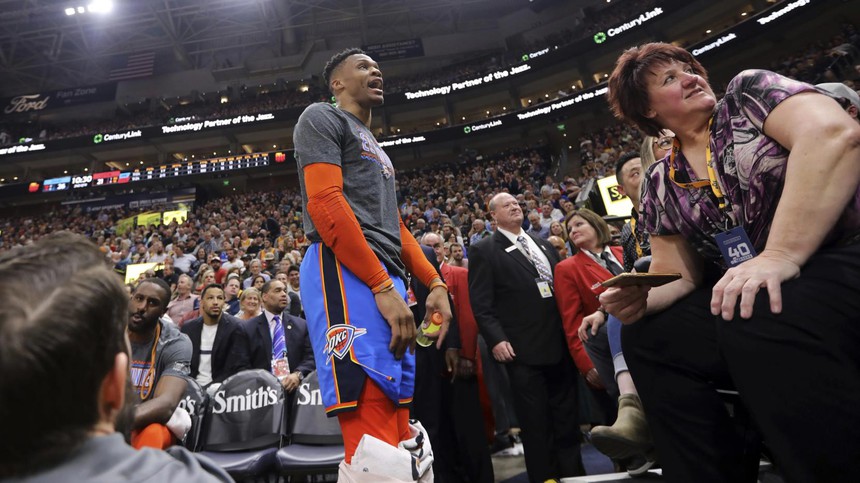 NBA và vấn nạn về sự quá trớn của các CĐV - Ảnh 3.