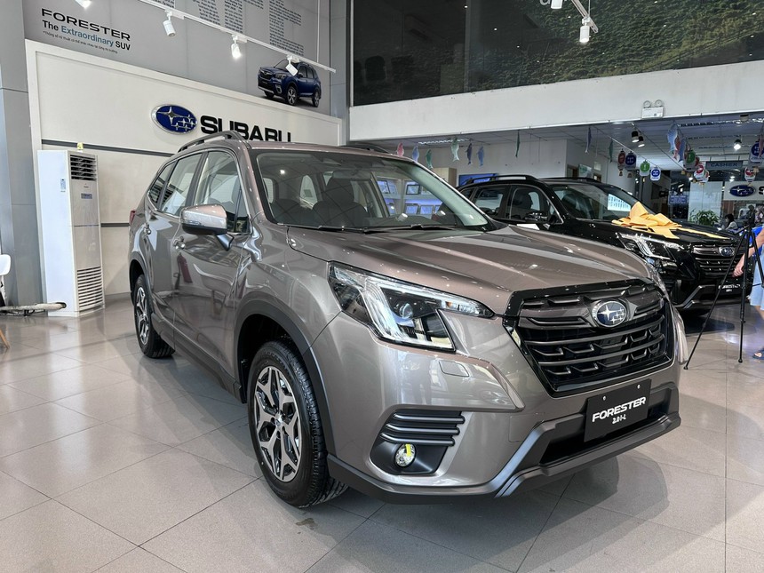 Subaru Forester 2023 ồ ạt về đại lý: Giá từ 969 triệu đồng, thêm công nghệ an toàn, đấu CX-5 và Tucson - Ảnh 1. Subaru Forester 2023 ồ ạt về đại lý: Giá từ 969 triệu đồng, thêm công nghệ an toàn, đấu CX-5 và Tucson - Ảnh 1.