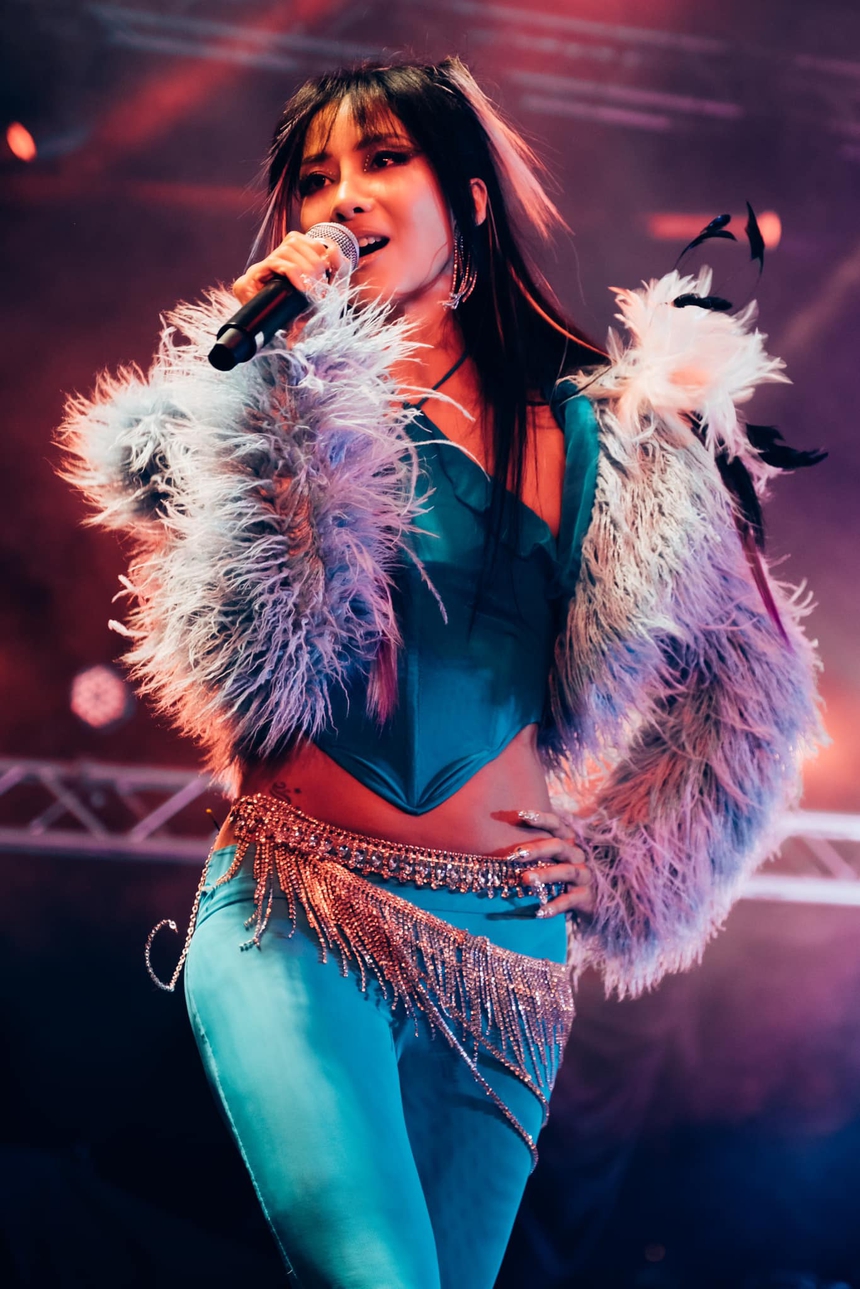 Suboi dạo này trông lạ quá, có người còn nhận nhầm là Hoa hậu! - Ảnh 4. Suboi dạo này trông lạ quá, có người còn nhận nhầm là Hoa hậu! - Ảnh 4.