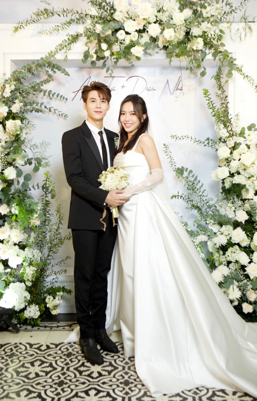 10 đám cưới đình đám năm 2022: Diệu Nhi - Anh Tú quy tụ dàn sao khủng, hội cô dâu nhận từ sổ đỏ đến 10 cây vàng của hồi môn  - Ảnh 10.