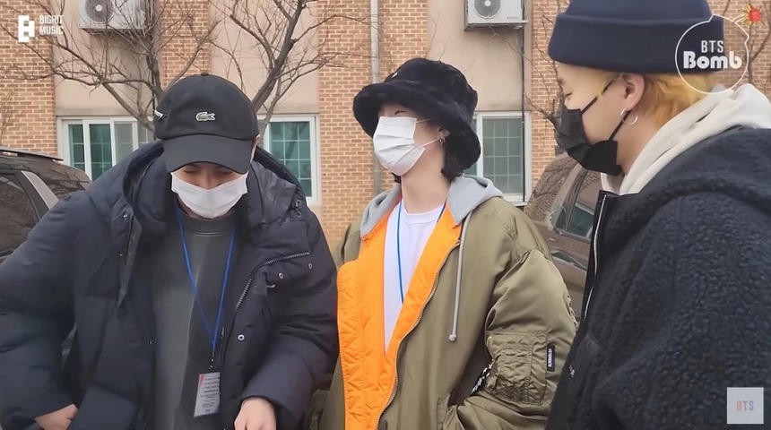 Tiết lộ món đồ Jin BTS nhất định phải mang khi nhập ngũ - Ảnh 4. Tiết lộ món đồ Jin BTS nhất định phải mang khi nhập ngũ - Ảnh 4.