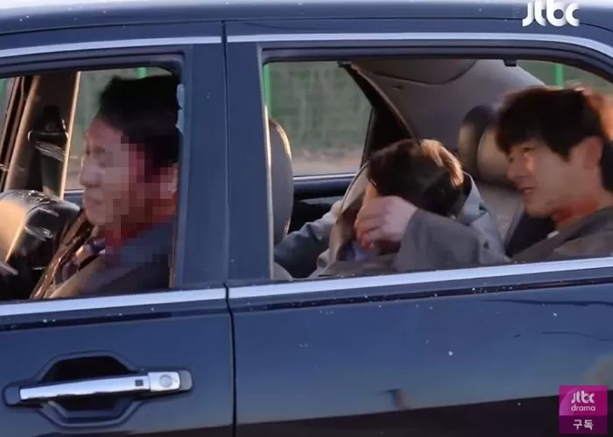 'Thiên tài diễn xuất' Song Joong Ki và Lee Sung Min không cần đến CGI trong 'Reborn Rich' - Ảnh 3.