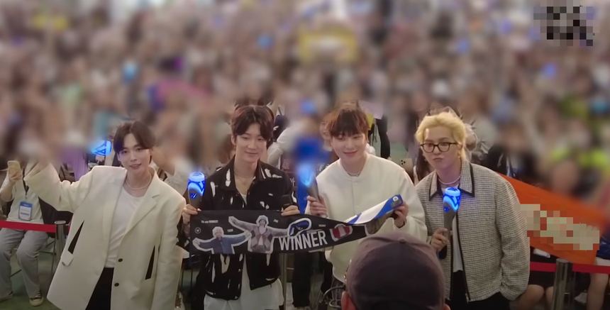 Nhóm nhạc đình đám K-Pop đến Hà Nội quay luôn “foodtour”, không hổ danh “những chàng rể Việt Nam” - Ảnh 2.