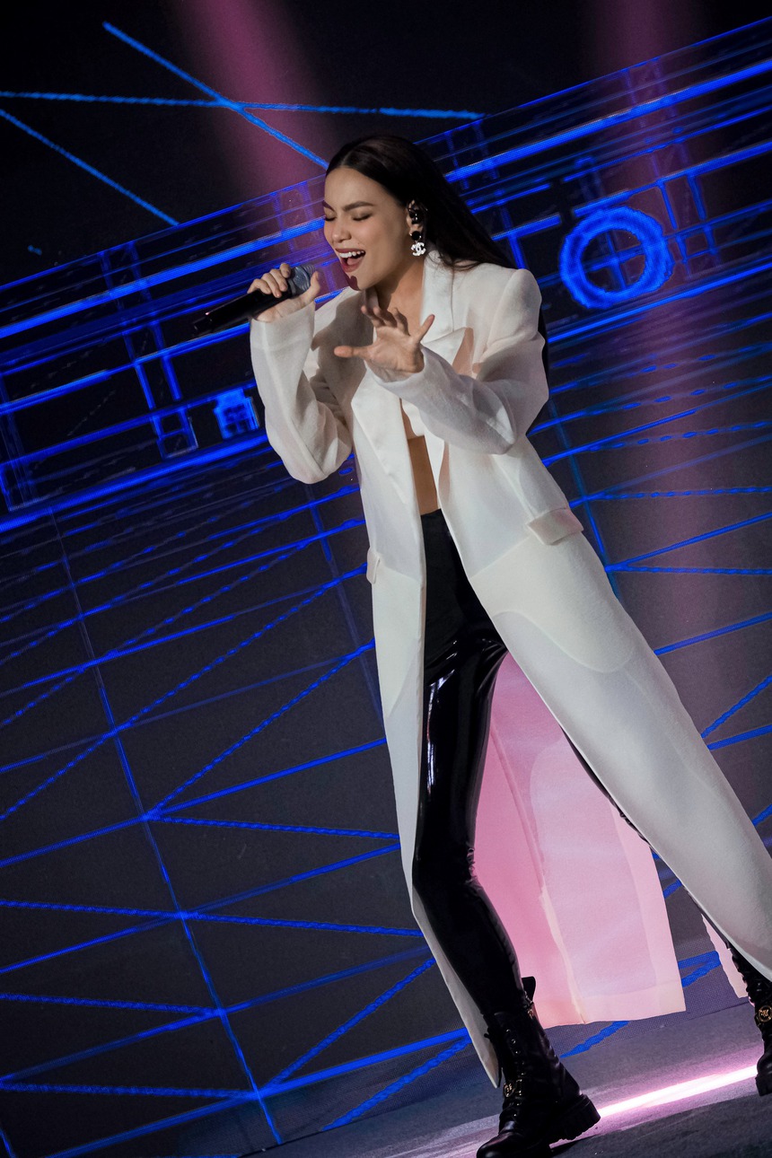 Rộ lại clip Hà Hồ nói về việc 'yêu hoàng tử', dân mạng bình luận trái chiều - Ảnh 3. Rộ lại clip Hà Hồ nói về việc 'yêu hoàng tử', dân mạng bình luận trái chiều - Ảnh 3.