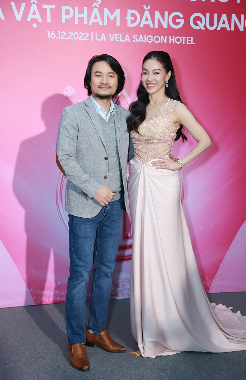 Mỹ nhân Việt hội ngộ trên thảm đỏ Hoa hậu Việt Nam: Đỗ Thị Hà quyền lực trong sắc đỏ, Tiểu Vy lạ lẫm khó nhận ra - Ảnh 8. Mỹ nhân Việt hội ngộ trên thảm đỏ Hoa hậu Việt Nam: Đỗ Thị Hà quyền lực trong sắc đỏ, Tiểu Vy lạ lẫm khó nhận ra - Ảnh 8.