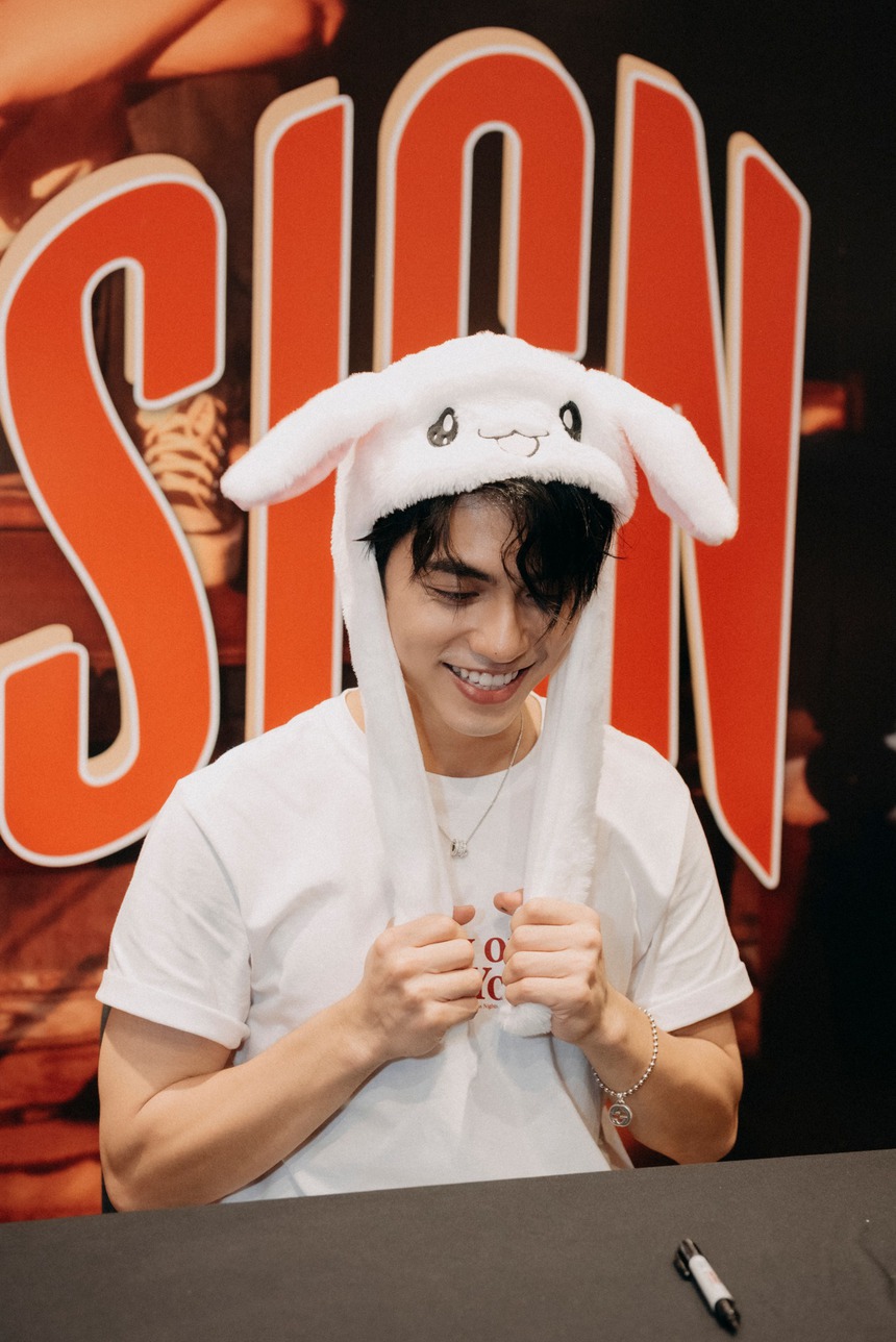 MONO phản ứng sao khi được fan nữ cầu hôn ngay tại buổi fansign? - Ảnh 3.