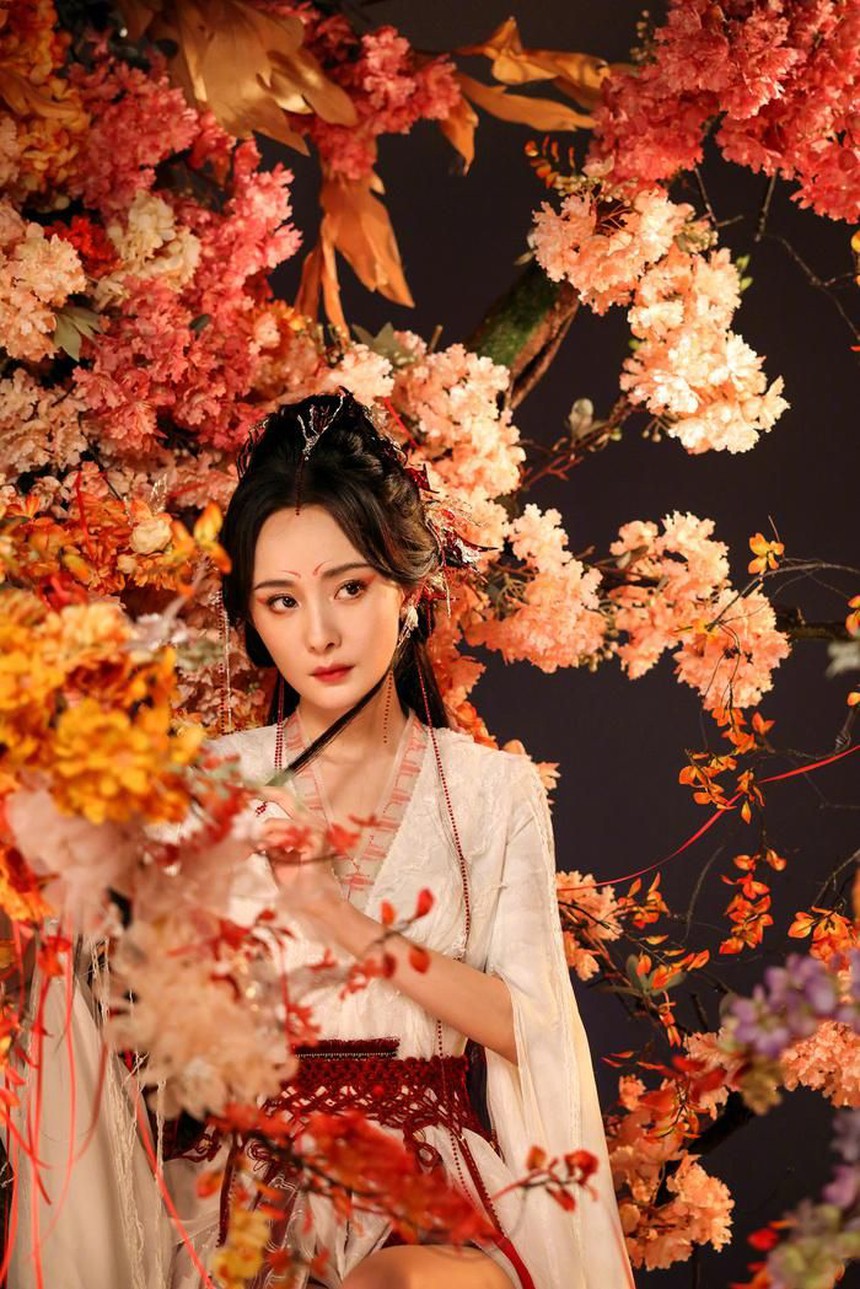 10 mỹ nhân cổ trang Hoa ngữ đẹp nhất 2022: Triệu Lộ Tư ngậm ngùi đứng số 7, "tượng đài nhan sắc" ở ngay số 1 - Ảnh 2.