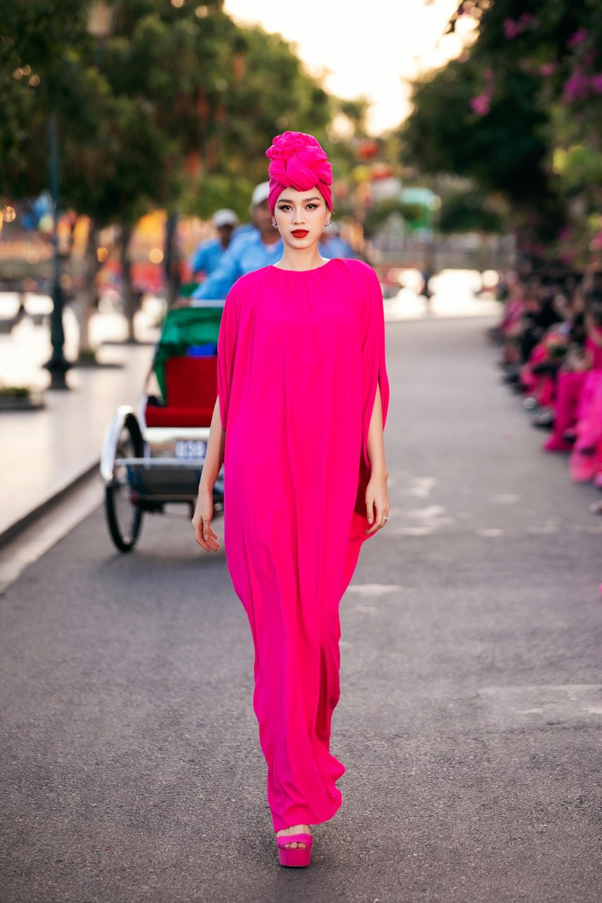 2 năm đương nhiệm Hoa hậu Đỗ Thị Hà: Nhan sắc thăng hạng, mang về thành tích ấn tượng, còn cuộc sống thì sao? - Ảnh 5.