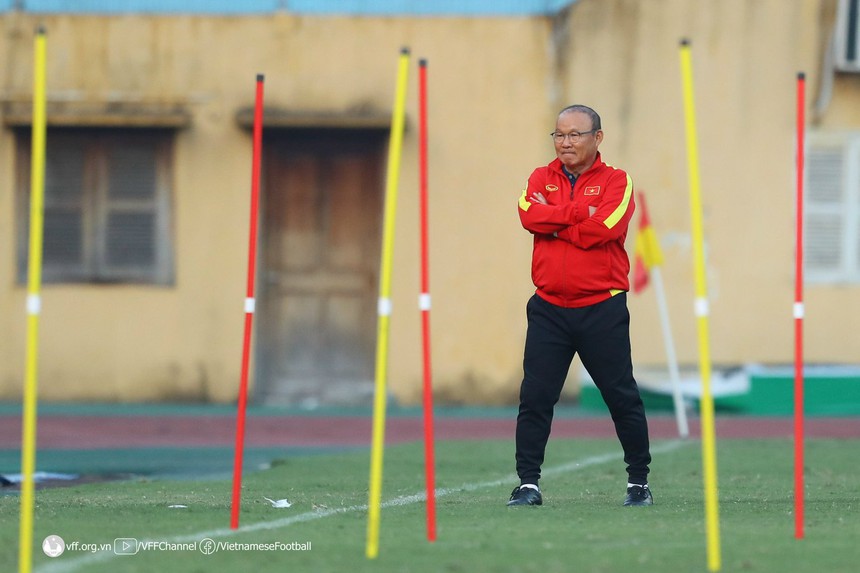 Tin nóng AFF Cup ngày 17/12: Tuyển Việt Nam lên đường sang Lào - Ảnh 1.