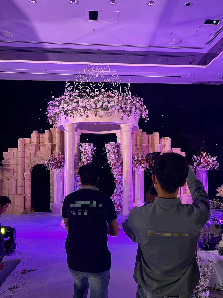 1 sao nam Vbiz tổ chức đám cưới, vợ chồng Thúy Diễm và dàn sao đổ bộ - Ảnh 4.