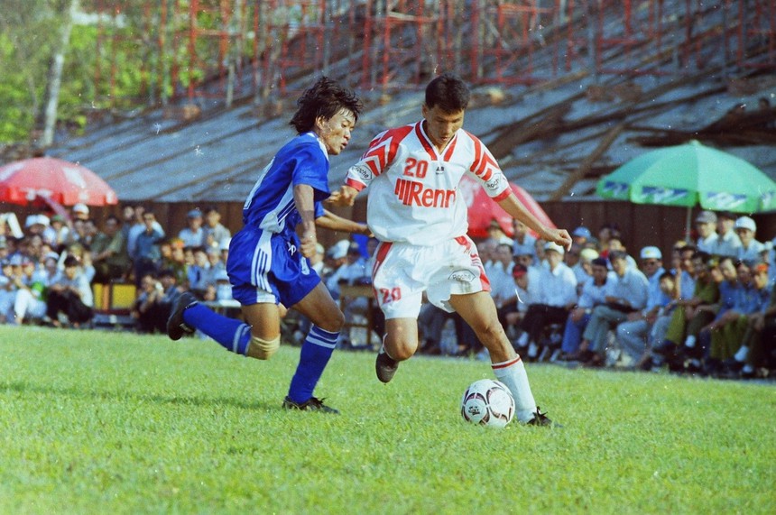 Cuộc đời sau ống kính: Xem bóng đá ở 'chảo lửa' Lạch Tray 25 năm trước - Ảnh 3.