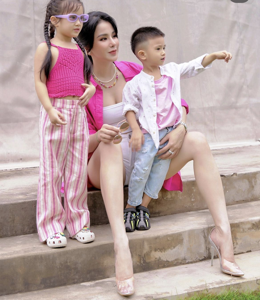 Diệp Lâm Anh đã gặp lại con trai, dành thời gian đưa 2 nhóc tỳ vui chơi cuối tuần - Ảnh 3. Diệp Lâm Anh đã gặp lại con trai, dành thời gian đưa 2 nhóc tỳ vui chơi cuối tuần - Ảnh 3.