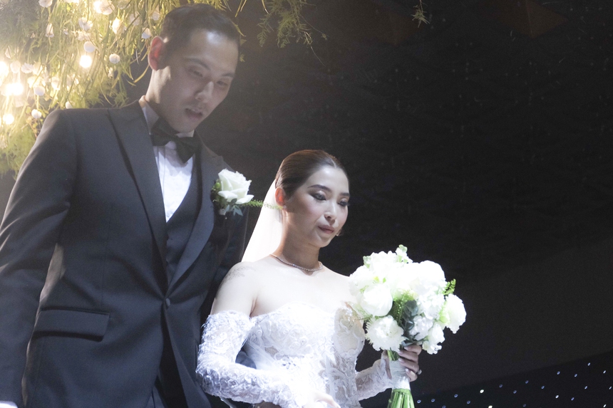 Justin Young tổ chức lễ cưới đầy ý nghĩa cùng người yêu lâu năm - Ảnh 8.