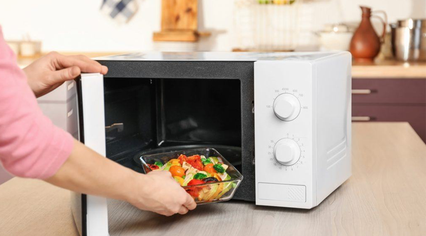 Từng "thao túng tâm lý" người dùng khắp thế giới, doanh số lò vi sóng đang giảm tới một nửa: Điều gì đã khiến "ông vua nhà bếp" hết thời? - Ảnh 3.